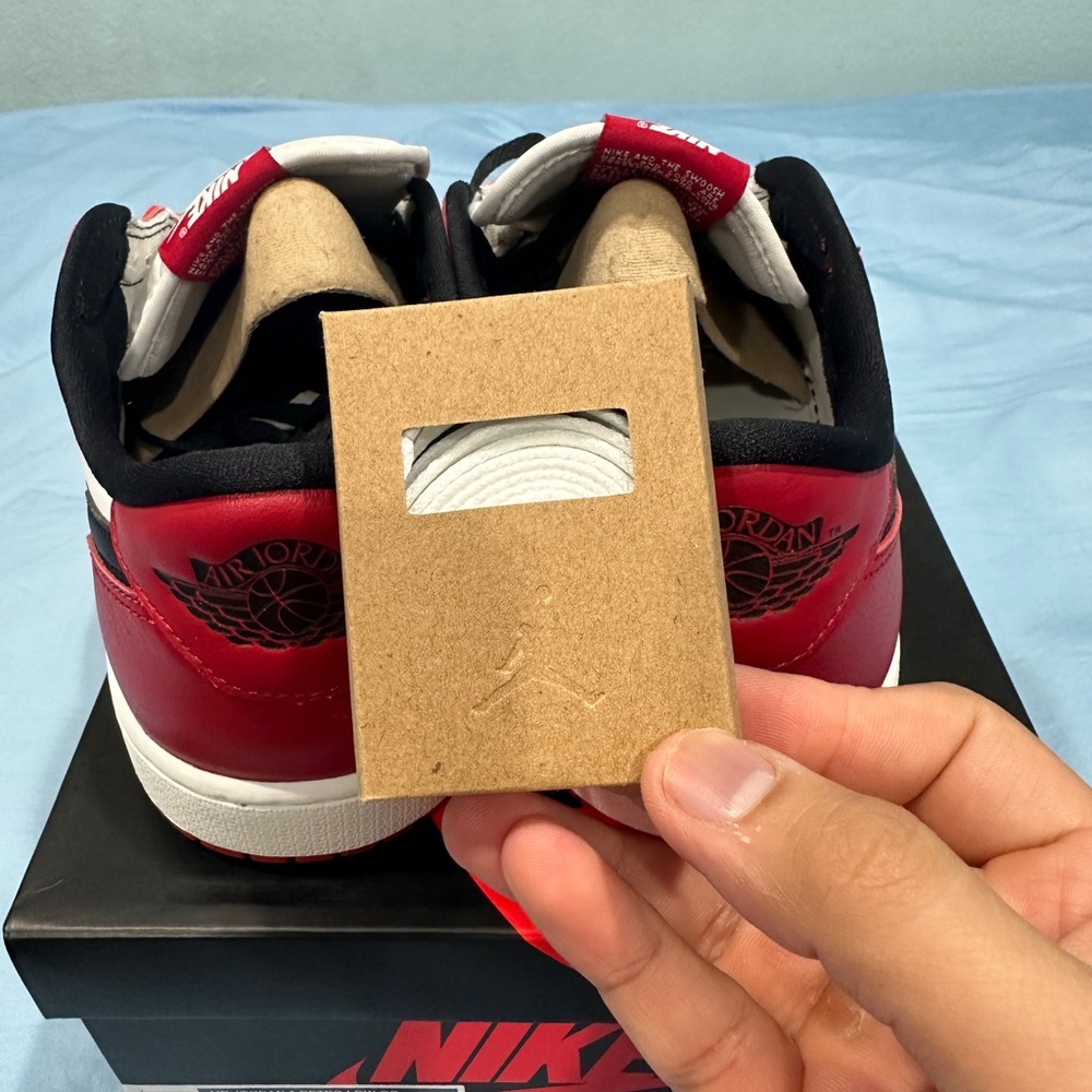 Size 10.5 Men 12 Wmn Nike Air Jordan Retro 1 Low OG Chicago 2025 HQ6998-600 - Picture 9 of 11